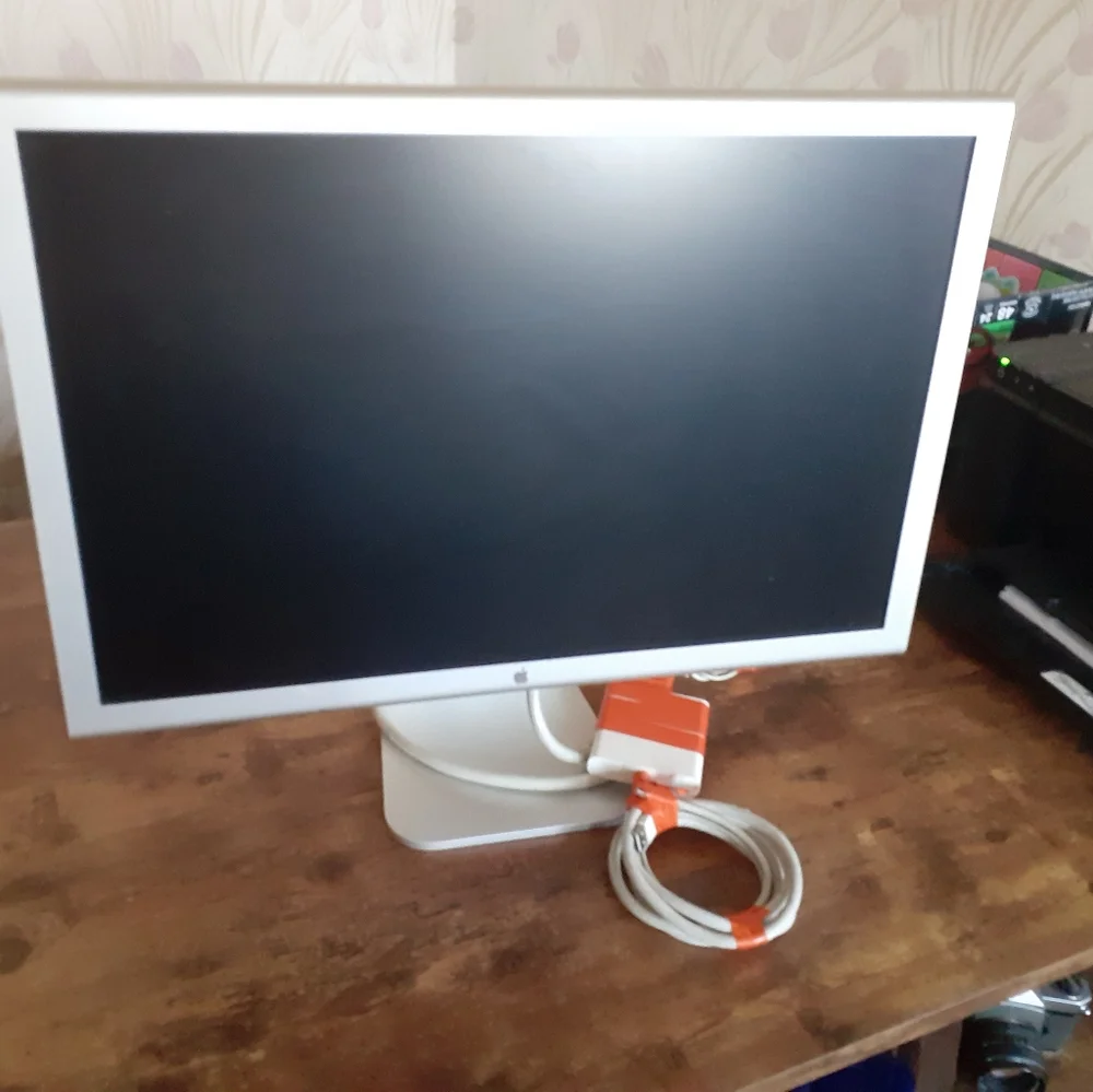 ​Classic Apple Cinema Display (20-inch)